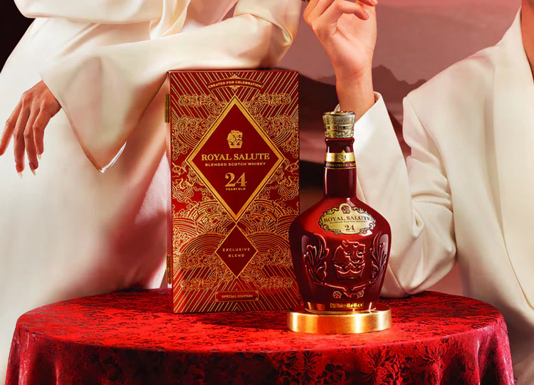 Royal Salute 24 phiên bản sơn mài Royal Salute 24 Limited Edition by HanoiA
