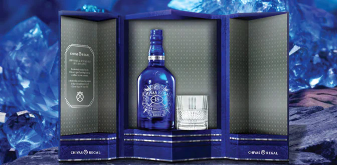 bên trong hộp quà chivas 18 blue signature